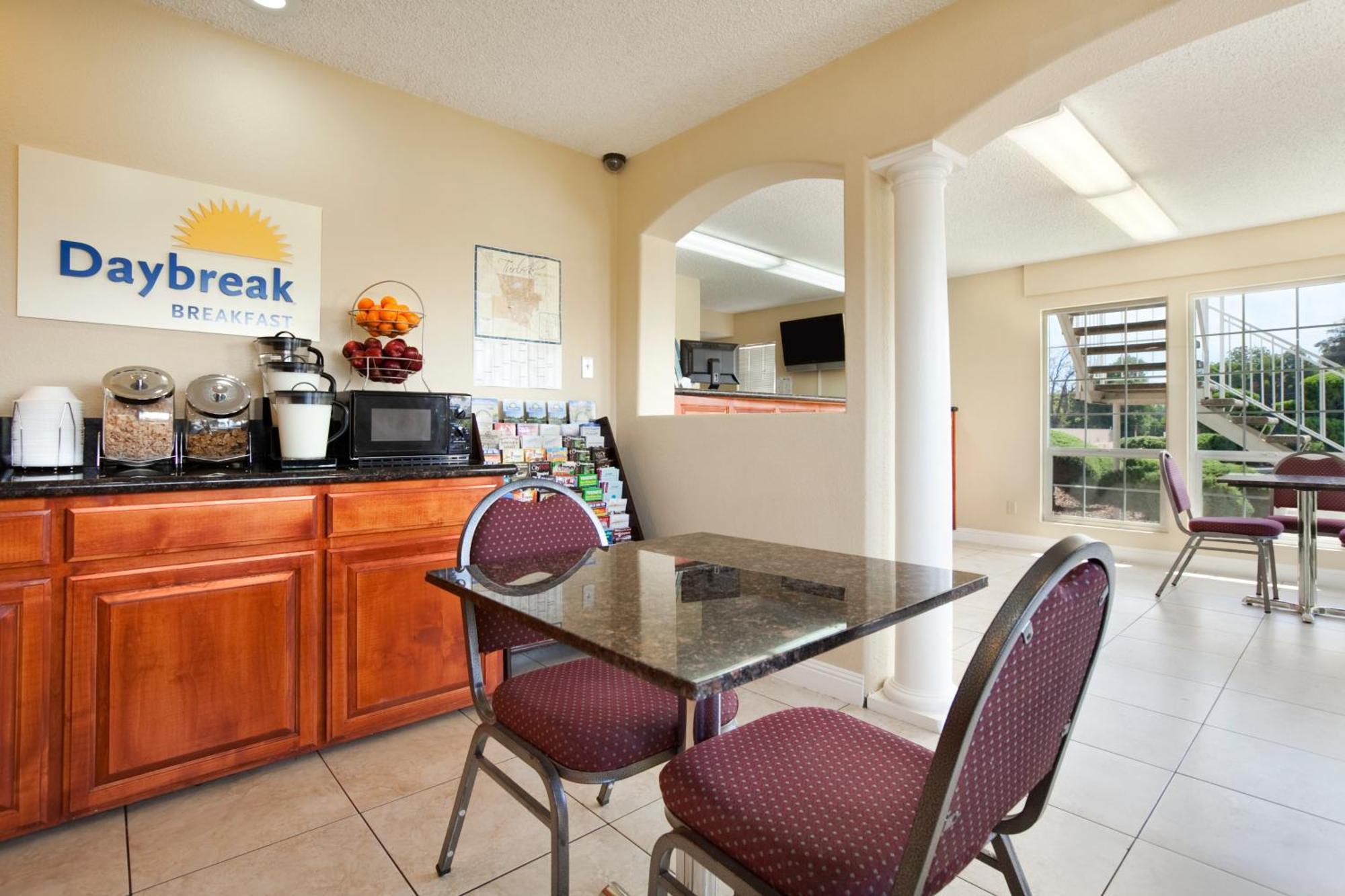 Days Inn By Wyndham Turlock Exterior foto